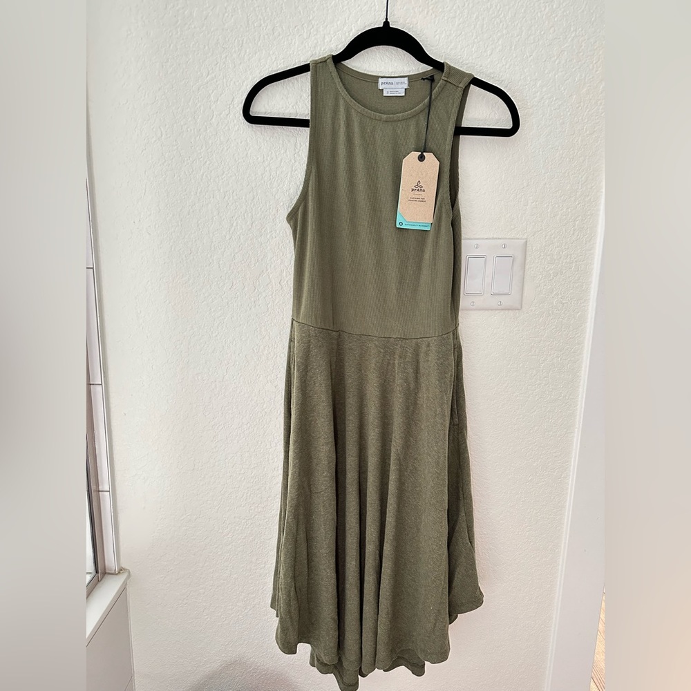 New with tags, never worn, Prana Bayjour dress, size small.